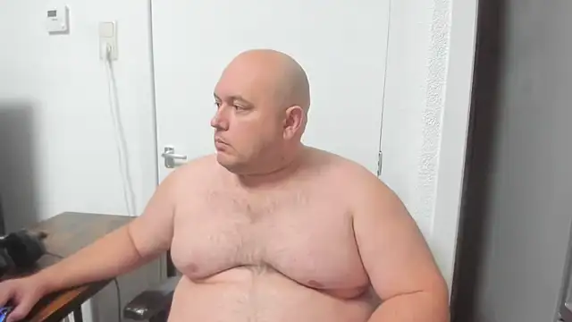 Snapshot of BigromeoXX chatting on 12.26.24 BigromeoXX online show from 12.26.24