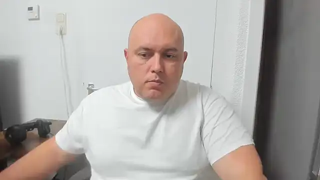 Snapshot of BigromeoXX chatting on 12.30.24 BigromeoXX online show from 12.30.24