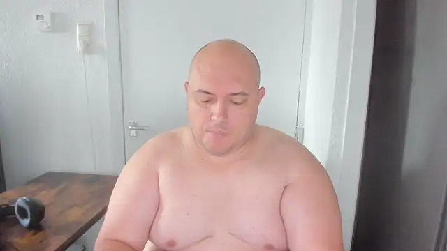 Snapshot of BigromeoXX chatting on 01.12.25 BigromeoXX online show from 01.12.25