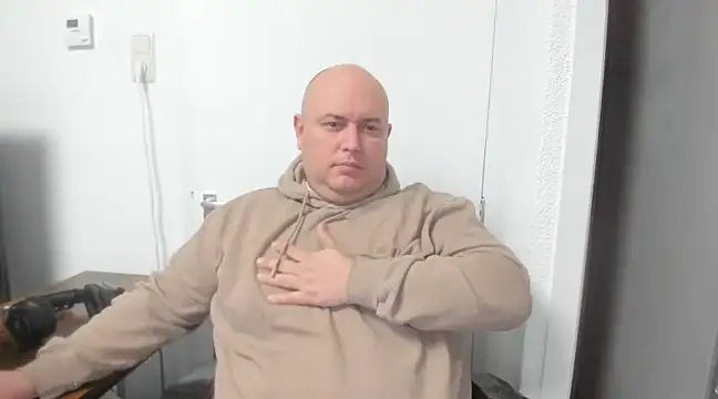 Snapshot of BigromeoXX chatting on 02.14.25 BigromeoXX online show from 02.14.25