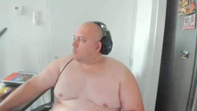 Snapshot of BigromeoXX chatting on 10.31.25 BigromeoXX online show from 10.31.25