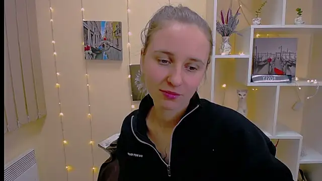 Snapshot of _Nicole_new chatting on 03.05.25  Nicole new online show from 03.05.25