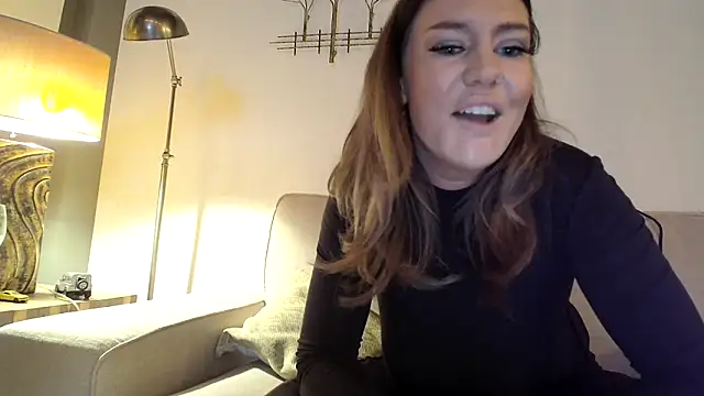 Snapshot of Nina24 chatting on 03.15.25 Nina24 online show from 03.15.25
