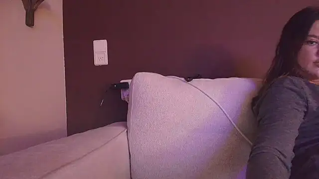 Nina24 online show from 10.24.25