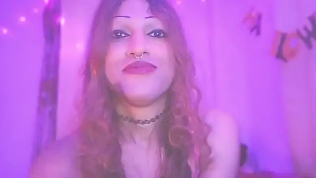 Snapshot of MmmMonikaBabie chatting on 11.20.25 MmmMonikaBabie online show from 11.20.25