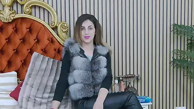 EmaSkyes online show from 03.08.25