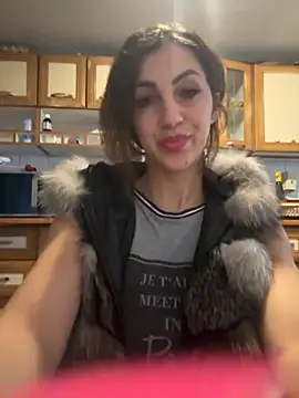 EmaSkyes online show from 09.17.25