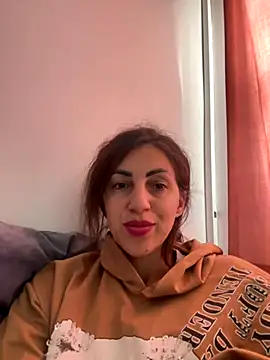 EmaSkyes online show from 10.05.25