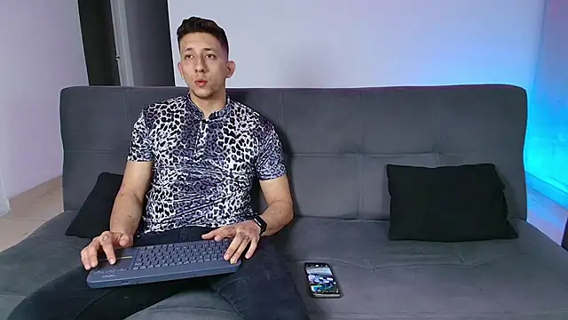 Maykol Victoriasr online show from 02.25.25