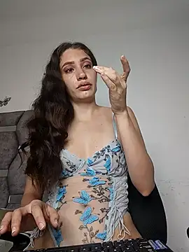 aurelialux online show from 12.15.25