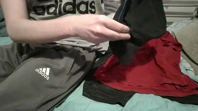 Snapshot of krissraw chatting on 02.10.25 krissraw online show from 02.10.25