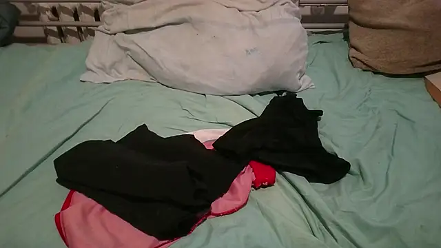 Snapshot of krissraw chatting on 03.20.25 krissraw online show from 03.20.25