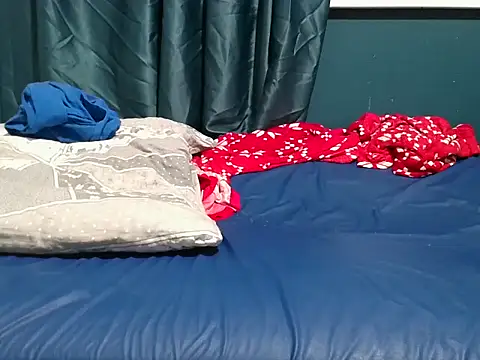 Snapshot of krissraw chatting on 11.20.25 krissraw online show from 11.20.25