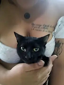 Snapshot of EmpaticBolillo chatting on 11.10.25 EmpaticBolillo online show from 11.10.25