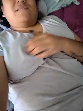 Snapshot of EmpaticBolillo chatting on 11.21.25 EmpaticBolillo online show from 11.21.25