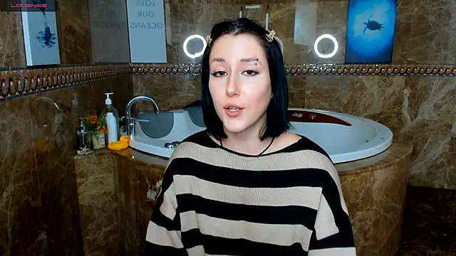 Snapshot of adell_berry chatting on 03.19.25 adell berry online show from 03.19.25