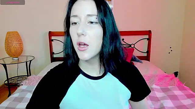 Snapshot of adell_berry chatting on 09.19.25 adell berry online show from 09.19.25