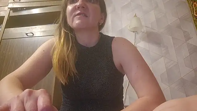 Snapshot of EstrellaWalters chatting on 05.22.26 EstrellaWalters online show from 05.22.26