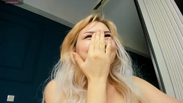 Xiao Mei  online show from 12.11.24