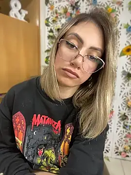 Snapshot of loira_messi chatting on 06.17.26 loira messi online show from 06.17.26