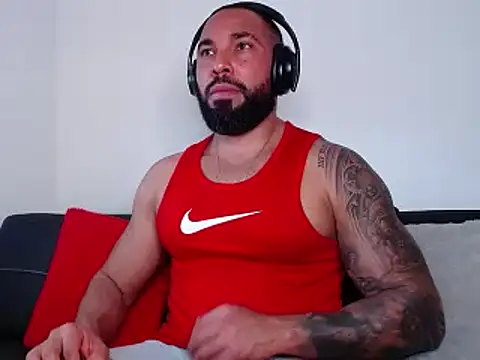 Snapshot of roman_muscle chatting on 12.03.24 roman muscle online show from 12.03.24