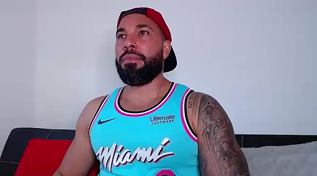 Snapshot of roman_muscle chatting on 12.05.24 roman muscle online show from 12.05.24