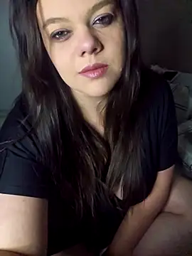 Snapshot of CheekyCurvesSA chatting on 11.29.25 CheekyCurvesSA online show from 11.29.25