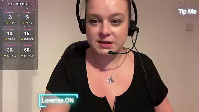 NaughtyWifeUK online show from 12.02.24