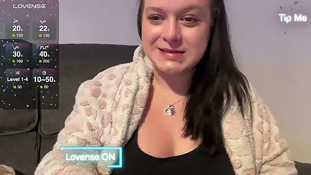 NaughtyWifeUK online show from 01.01.25