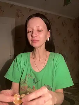 Snapshot of Starry_Siren chatting on 11.24.25 Starry Siren online show from 11.24.25