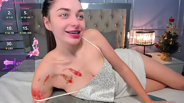 Snapshot of AngelinaWett chatting on 12.29.24 AngelinaWett online show from 12.29.24