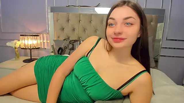 Snapshot of AngelinaWett chatting on 02.06.25 AngelinaWett online show from 02.06.25