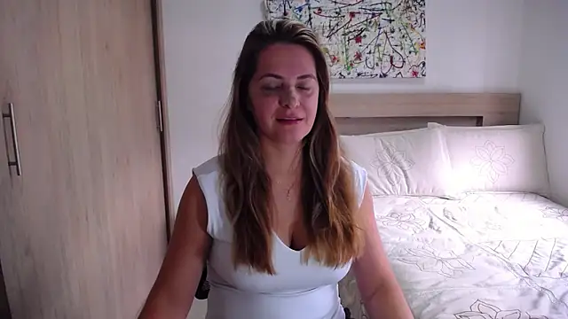 Snapshot of ParisW chatting on 03.18.25 ParisW online show from 03.18.25