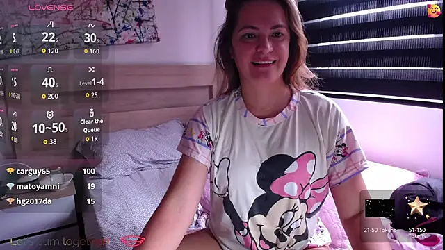 Snapshot of ParisW chatting on 09.18.25 ParisW online show from 09.18.25