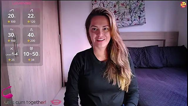 Snapshot of ParisW chatting on 10.08.25 ParisW online show from 10.08.25
