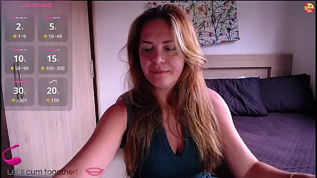 Snapshot of ParisW chatting on 10.14.25 ParisW online show from 10.14.25