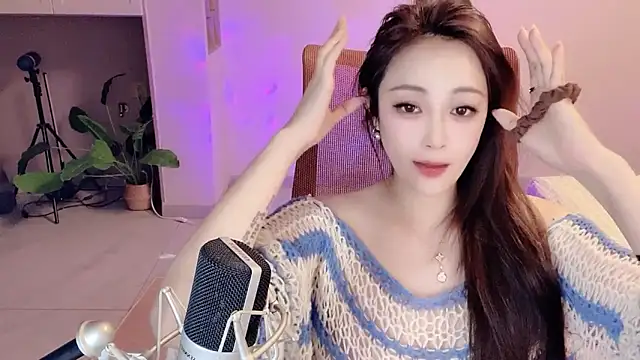 Snapshot of Daisy-77 chatting on 02.18.26 Daisy-77 online show from 02.18.26