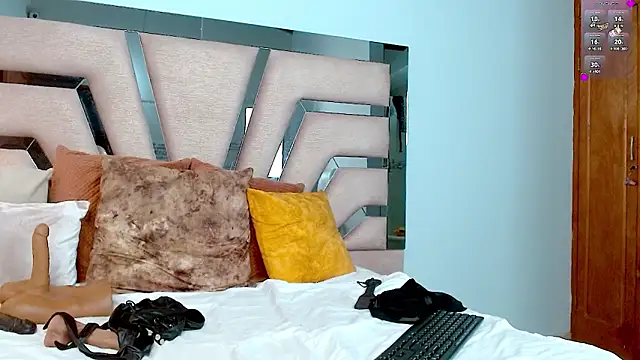 cintia hills online show from 01.29.25