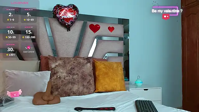 cintia hills online show from 02.15.25