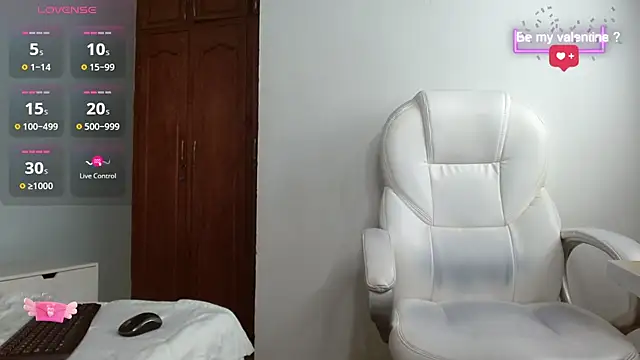 cintia hills online show from 03.04.25