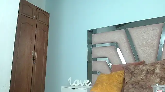 cintia hills online show from 03.21.25