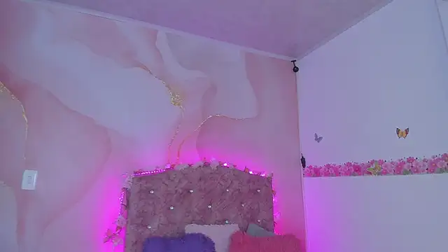 Daisy  rose online show from 01.05.25