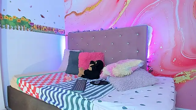 Daisy  rose online show from 01.25.25