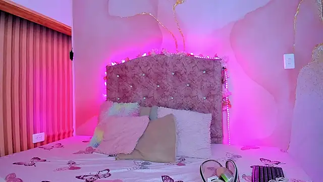 Daisy  rose online show from 03.20.25