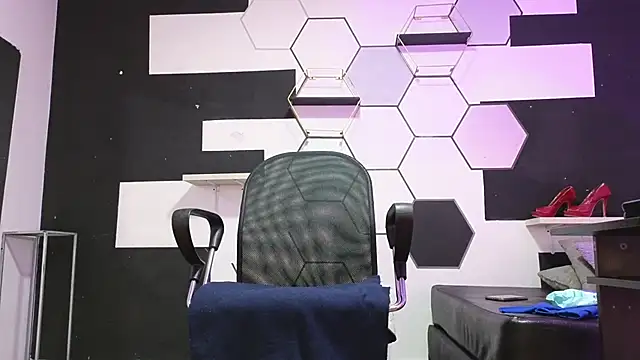 alondrabigtits online show from 10.15.25