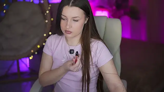 OneLaya online show from 04.07.26