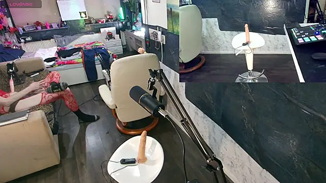Snapshot of Doggyray44 chatting on 12.20.24 Doggyray44 online show from 12.20.24