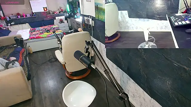 Snapshot of Doggyray44 chatting on 12.20.24 Doggyray44 online show from 12.20.24