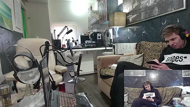 Snapshot of Doggyray44 chatting on 02.06.25 Doggyray44 online show from 02.06.25