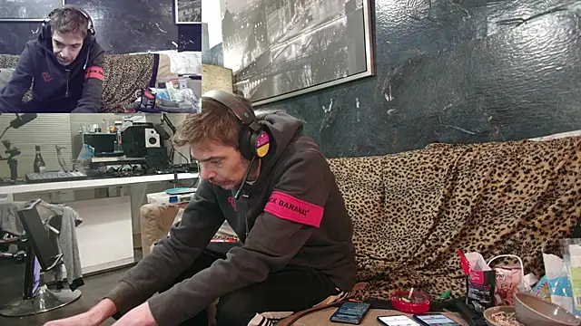 Snapshot of Doggyray44 chatting on 02.19.25 Doggyray44 online show from 02.19.25
